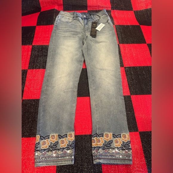 NWT DG2 by Diane Gilman jeggings size 4
Inseam 27”
Inseam floral design - Picture 2 of 8